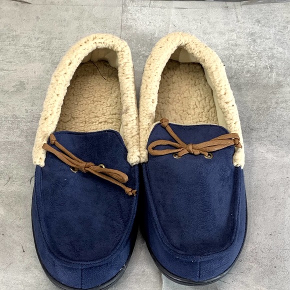 Isotoner Signature Men's Navy/Blue Microsuede Memory Foam Moccasin Slippers SZ L - Picture 3 of 16